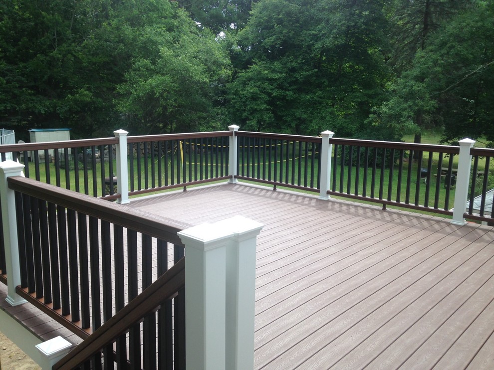 Mid-sized elegant backyard deck photo