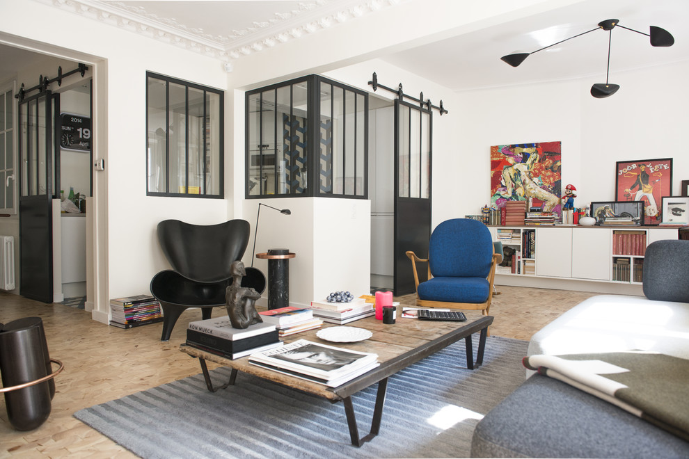 Réalisation d'une salle de séjour design ouverte avec un mur blanc, aucune cheminée, aucun téléviseur et une bibliothèque ou un coin lecture.