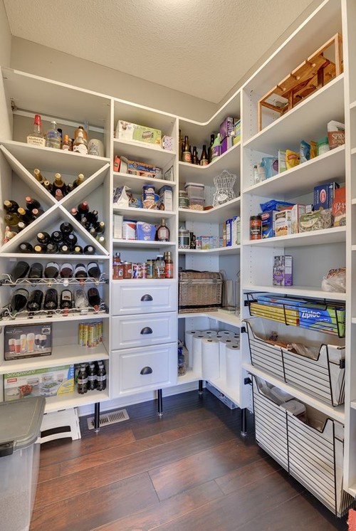 25 Well Organized Kitchen Pantry Makeovers and Ideas - Prepare to drool over these amazingly organized kitchen pantries and get inspired to give yours a makeover! | https://heartenedhome.com 