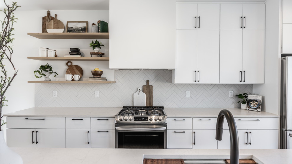 Kitchen - transitional kitchen idea in Indianapolis