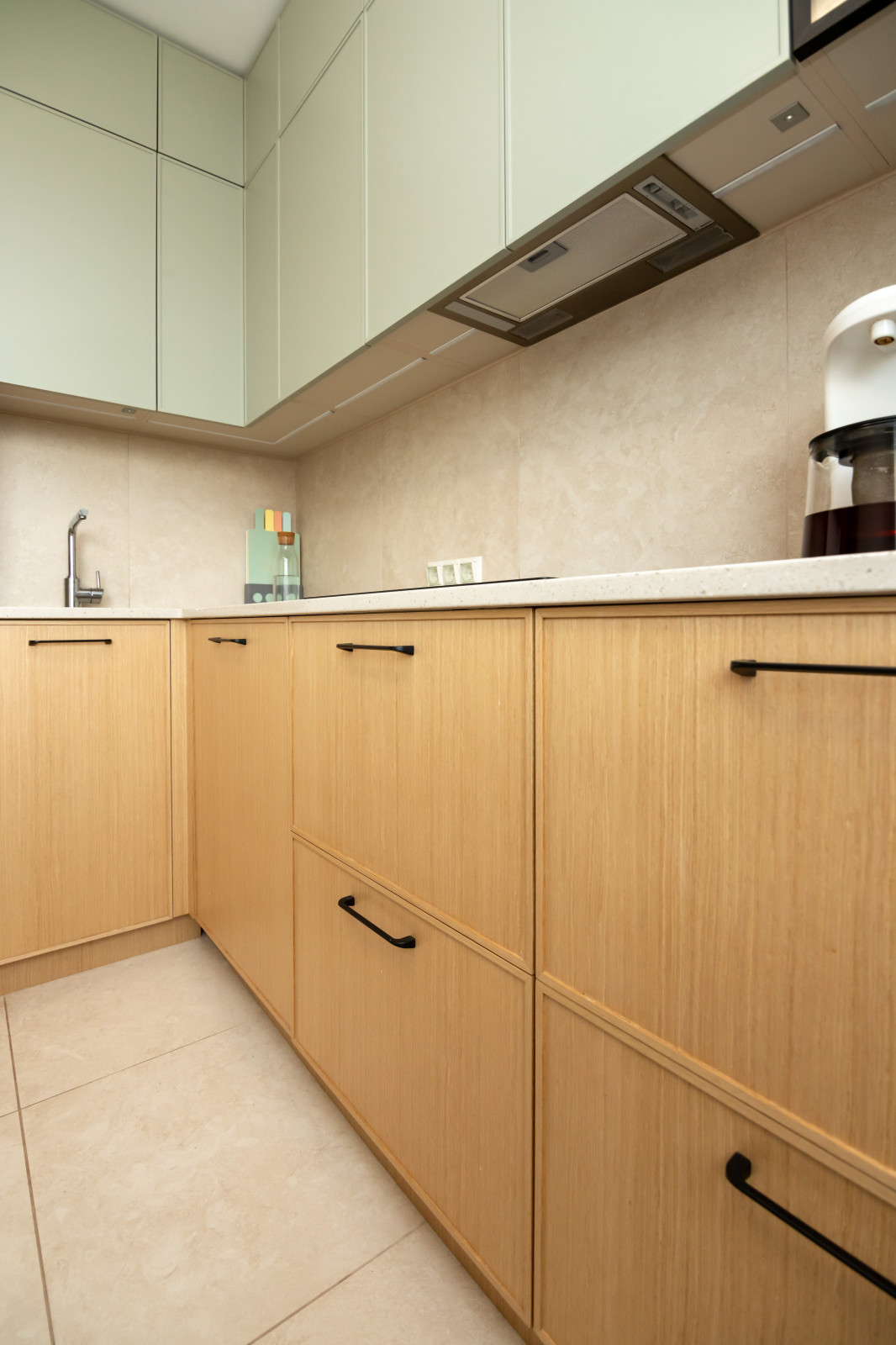 Неоклассическая кухня в трендовых цветах этого года