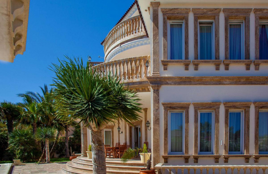 Villa on the sea coast of Cabo Roig