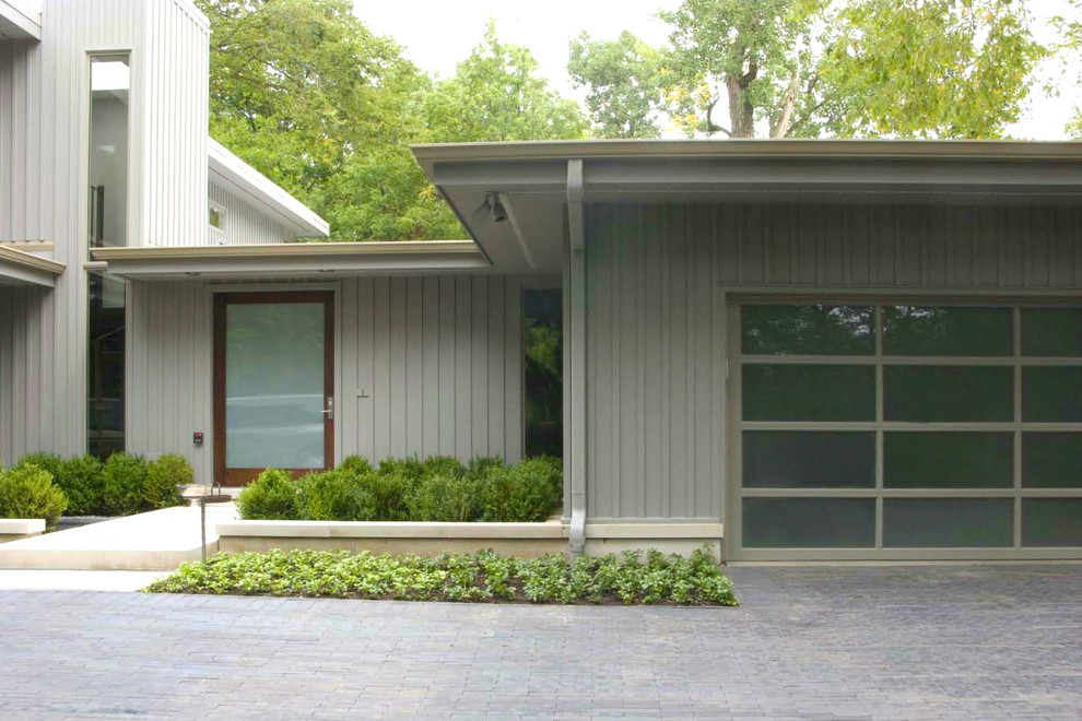 Inspiration for a mid-sized modern one-storey grey exterior in Chicago with wood siding and a flat roof.