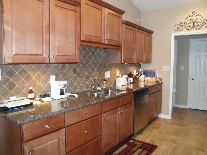 Kitchen - transitional kitchen idea