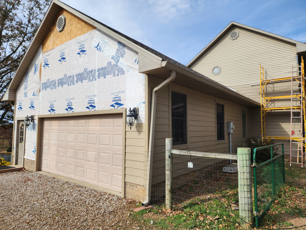 garage door and side entry door next to each other? What color?