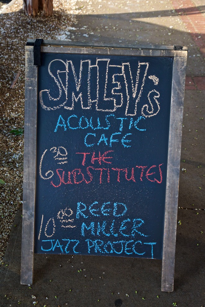 Smiley's Acoustic Cafe