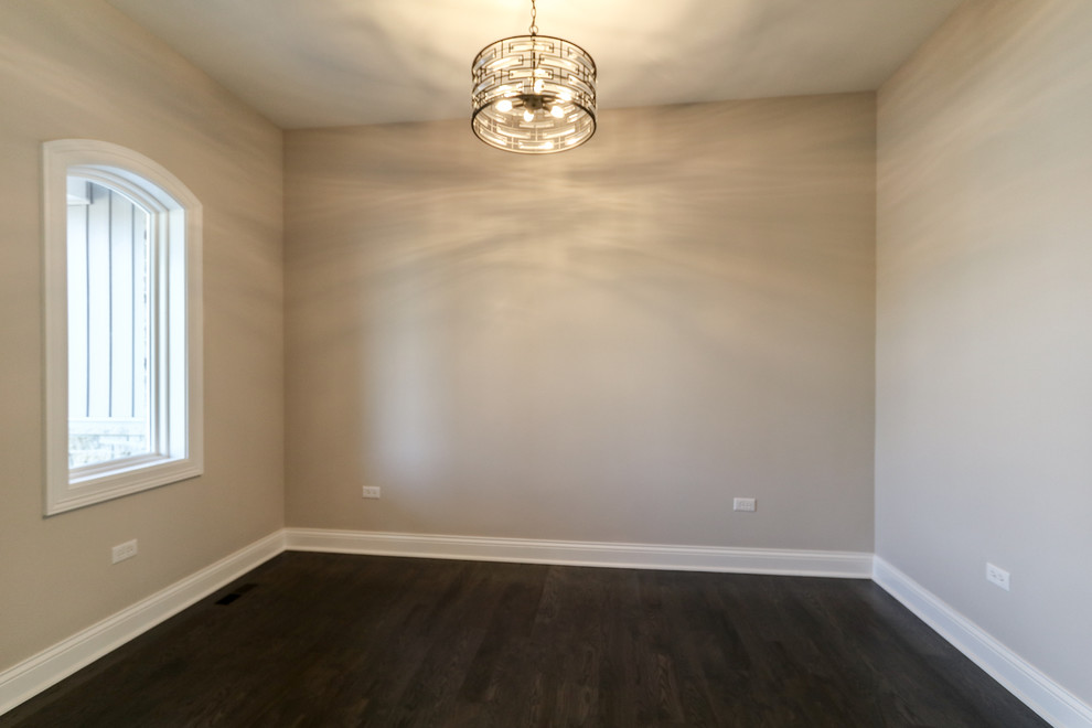 Example of a transitional home design design in Chicago