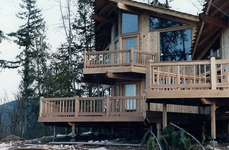 Example of a mid-sized backyard balcony deck design in Seattle with a roof extension