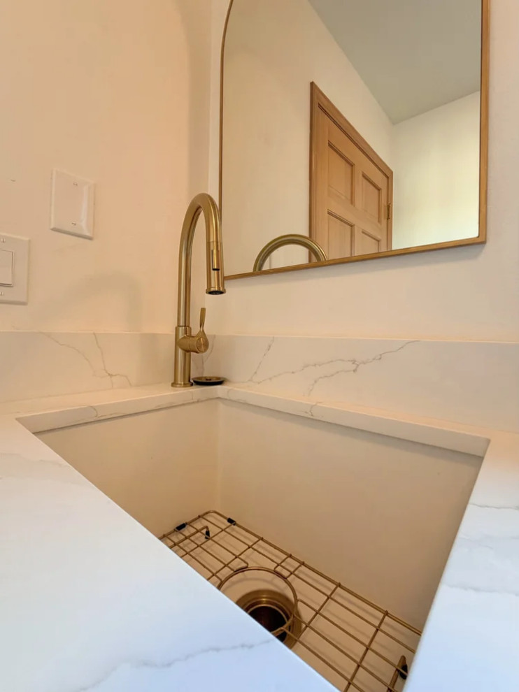 Snohomish - 2 Bathrooms + Laundry Room