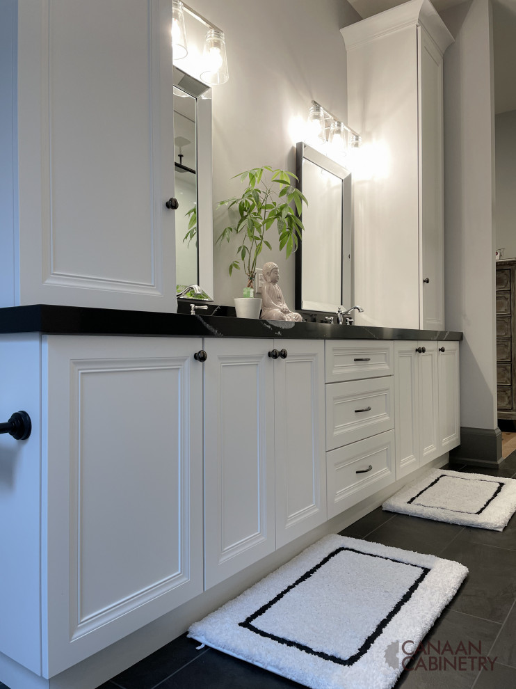 Home design - transitional home design idea in Toronto