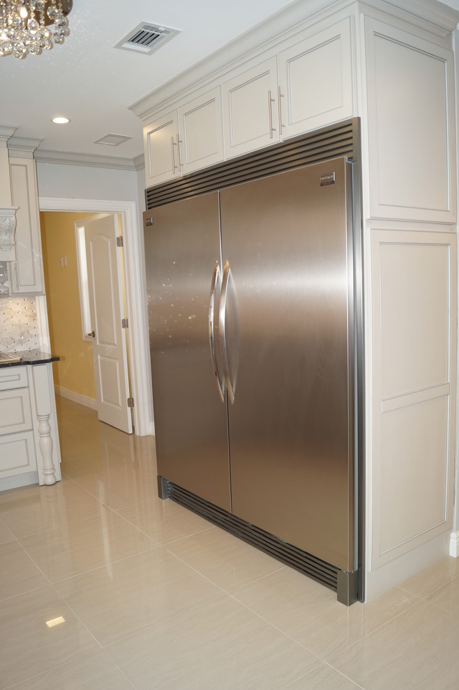 Inspiration for a transitional kitchen remodel in New York