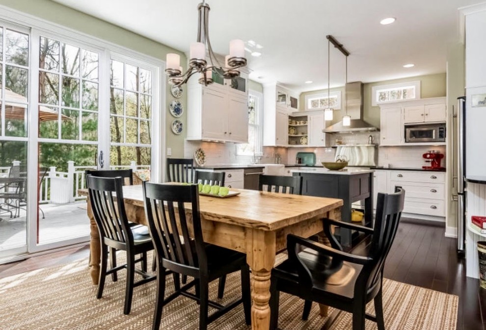 Home design - transitional home design idea in Chicago