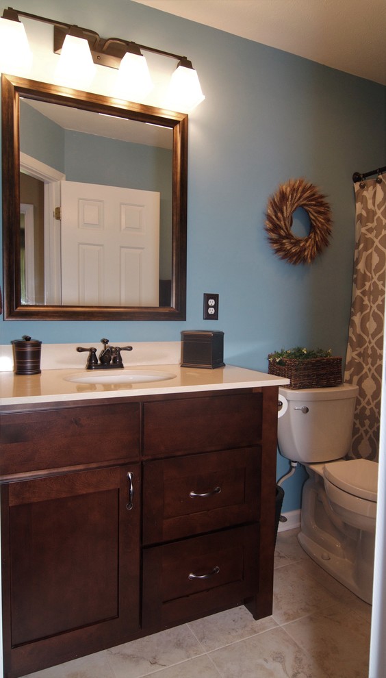 Home design - small transitional home design idea