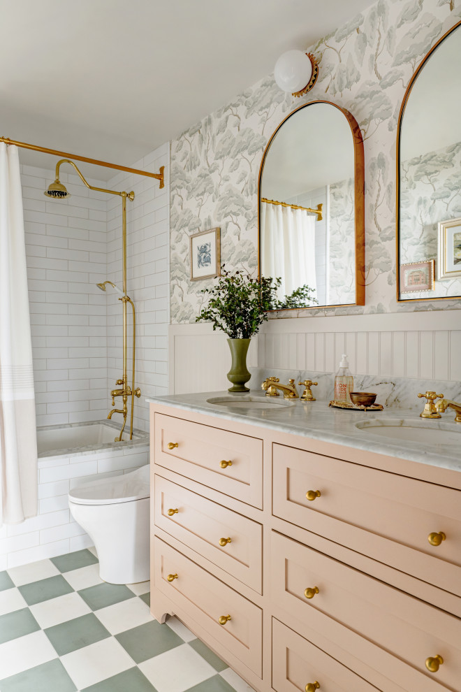 Aménagement d'une salle de bain classique.