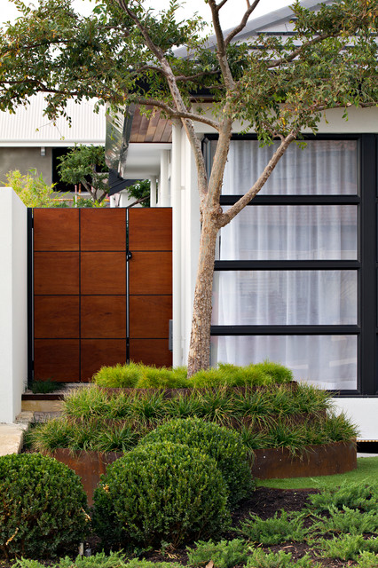 Expert Tips for Planning a Welcoming Small Front Yard