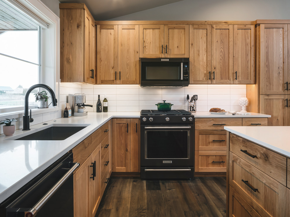 Kitchen - transitional kitchen idea