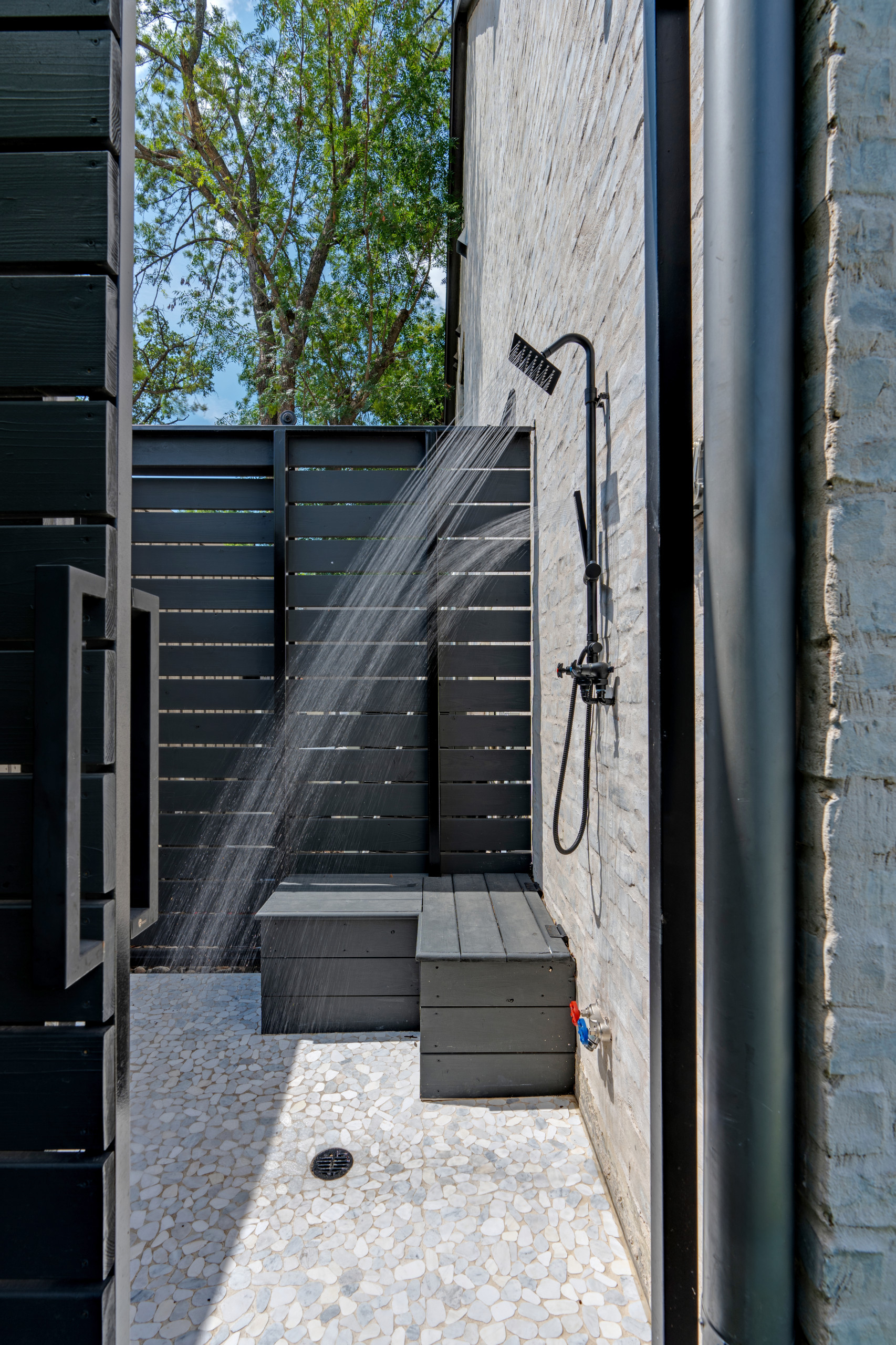 BLUFFVIEW MODERN OASIS