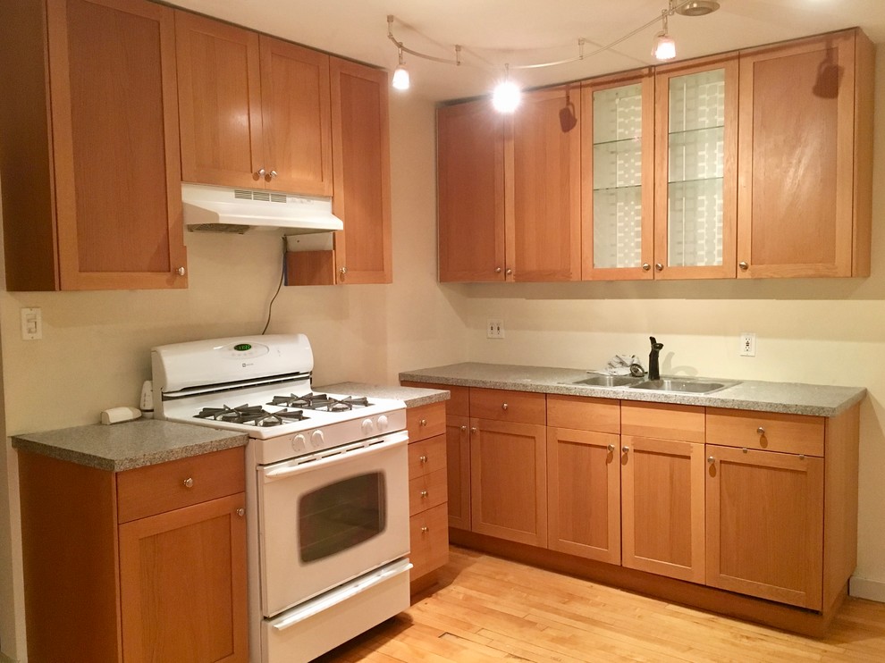 Kitchen - kitchen idea in Chicago
