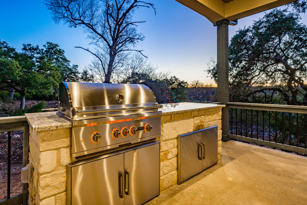 Example of a transitional home design design in Austin