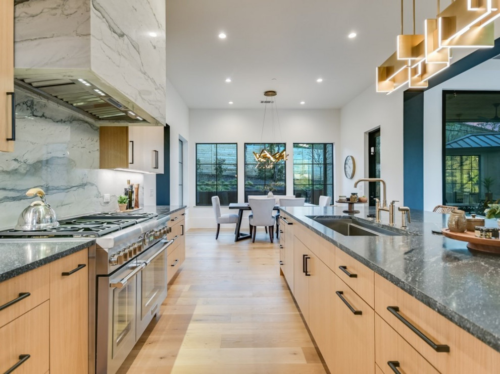 Example of a transitional kitchen design in Austin