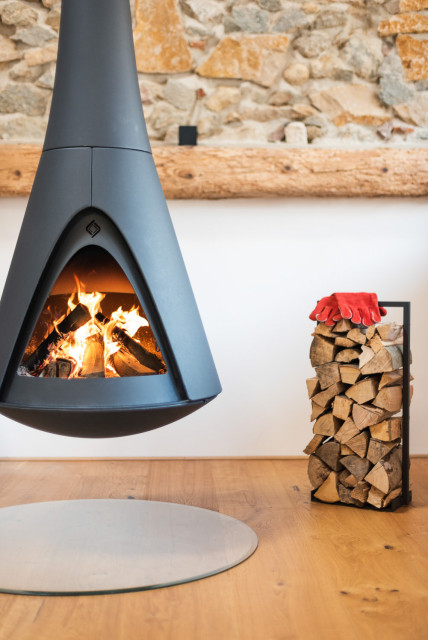 Schwebender Kaminofen rustic-living-room