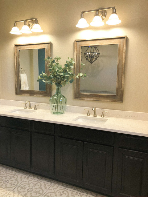 Shared Vanity landhausstil-badezimmer