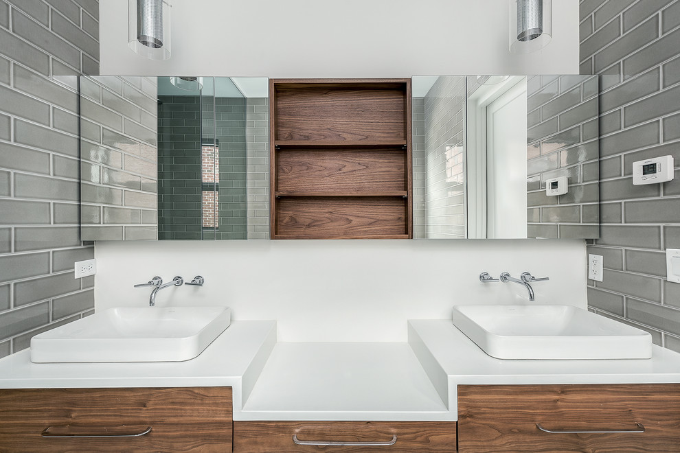 Inspiration for a contemporary master bathroom in Chicago.