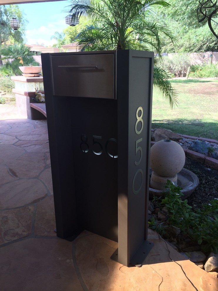 Inspiration for a contemporary home design remodel in Phoenix