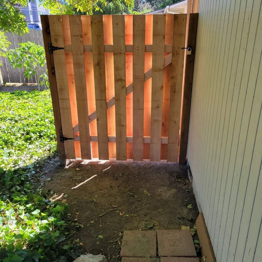Good neighbor fence with no cap