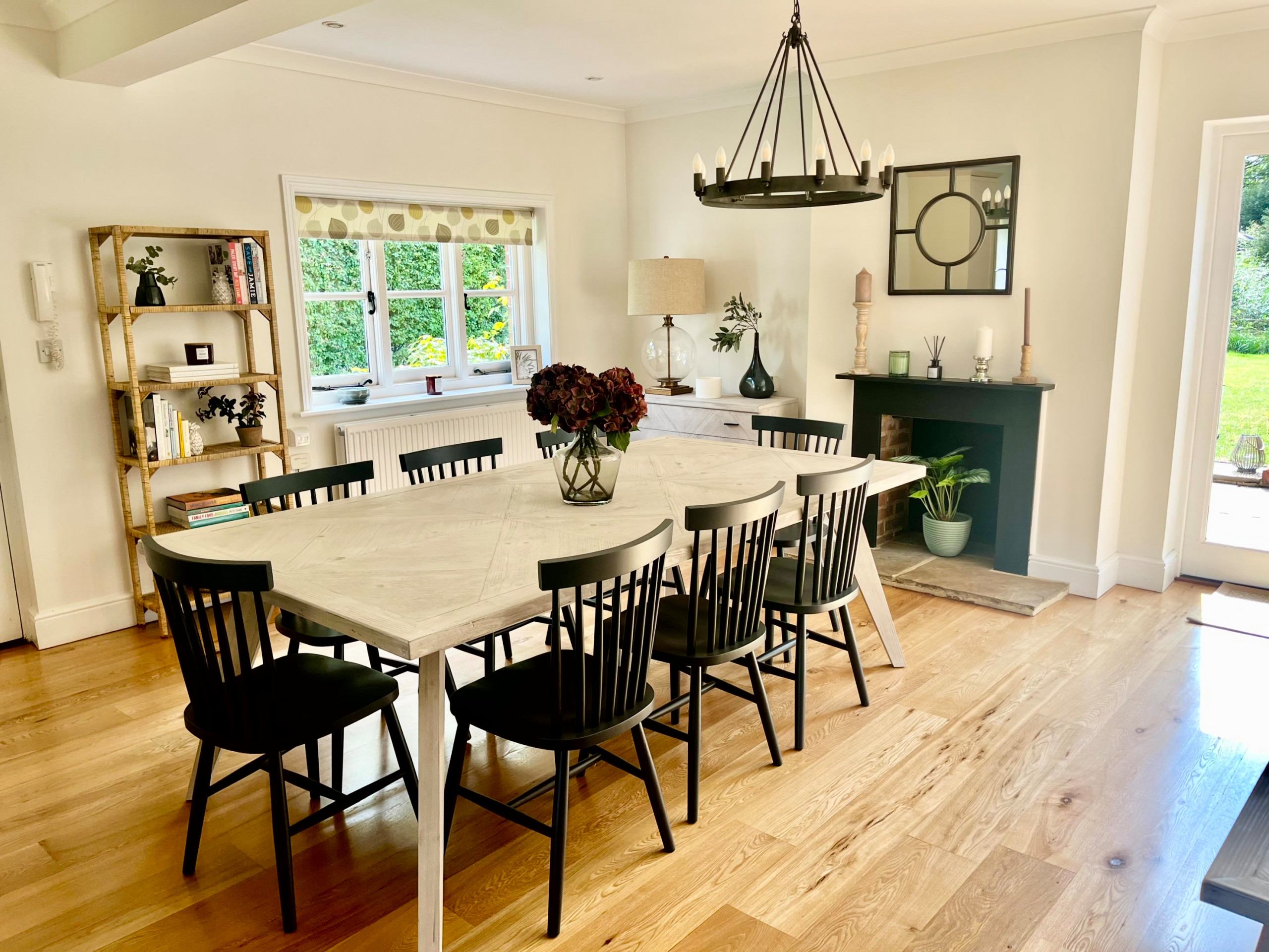 Country dining room photo in Kent