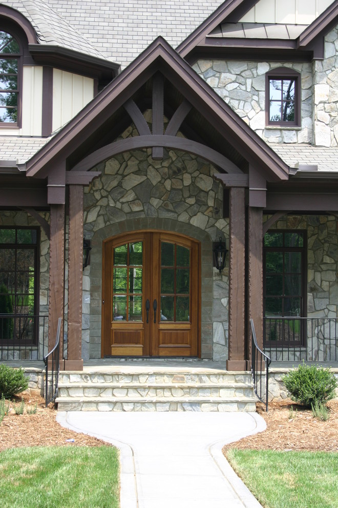 Example of a mountain style home design design in Raleigh