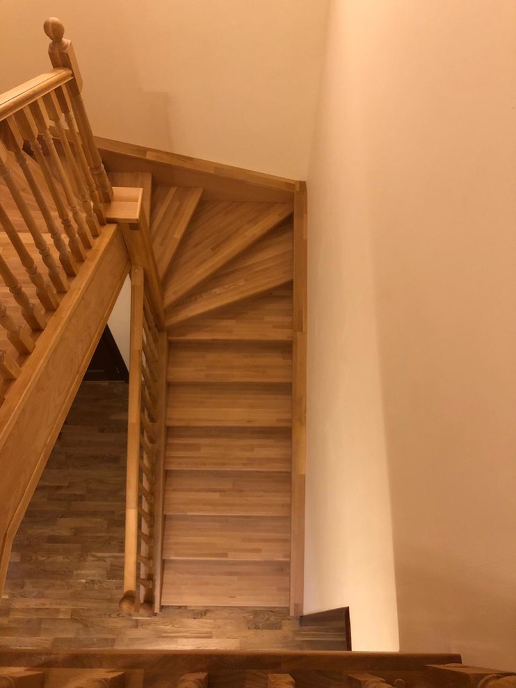 Классическая деревянная лестница