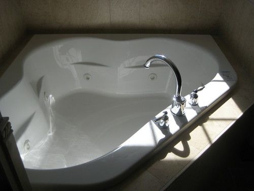 Jetted Tub Cleaning - I'm at my end point! - The photo is of the tub in question - it's a corner one, so it takes a lot  of water just to cover the jets.