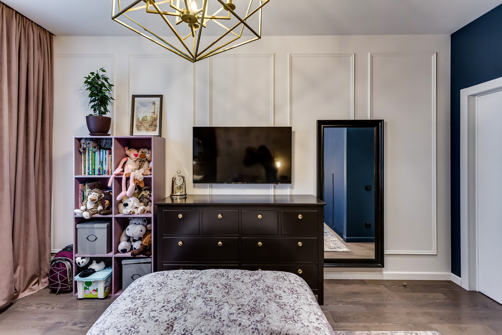 Фото реализации проекта "Квартира в доме с часами"