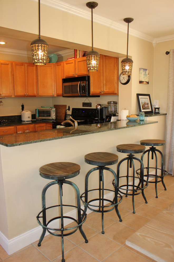 Inspiration for a transitional home design remodel in Tampa