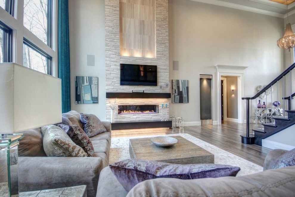 Example of a transitional home design design in Chicago