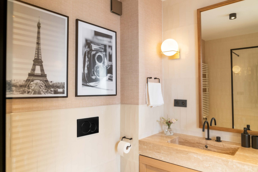 Foto de cuarto de baño infantil y a medida tradicional renovado grande con encimera de mármol