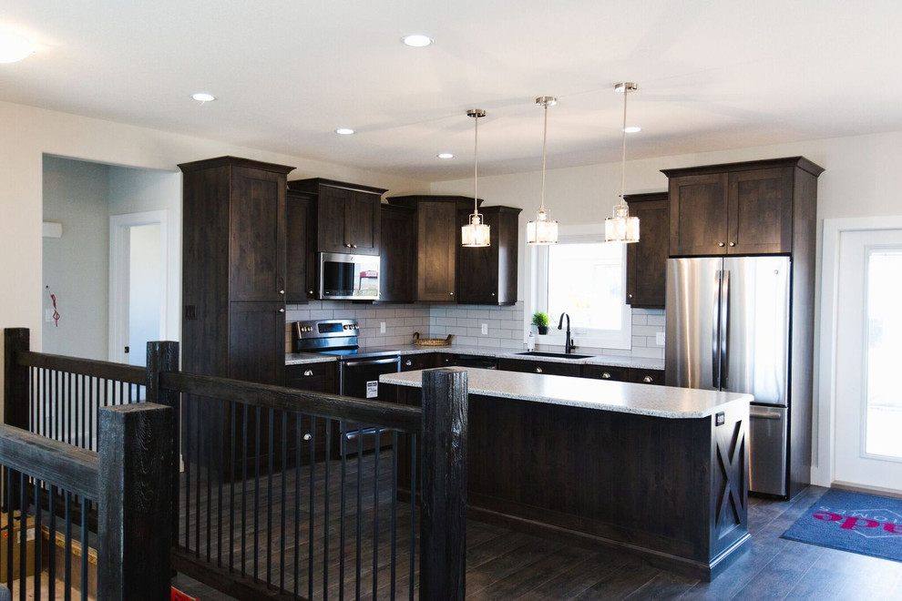Kitchen - kitchen idea in Calgary