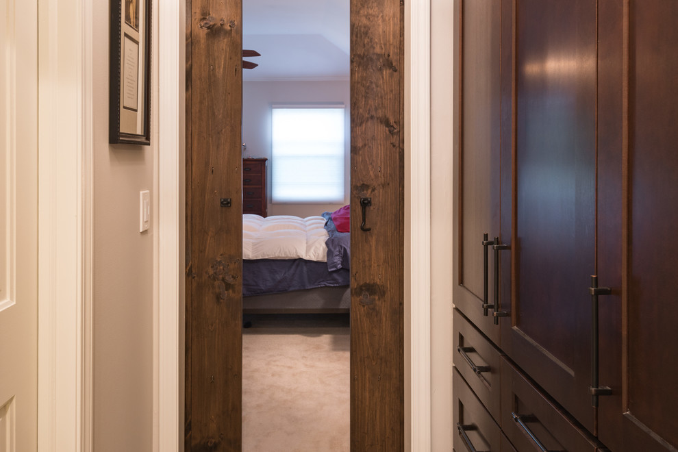 Inspiration for a transitional home design remodel in Chicago