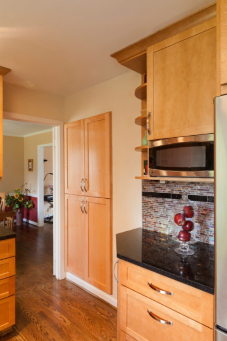 Inspiration for a transitional kitchen remodel in Tampa