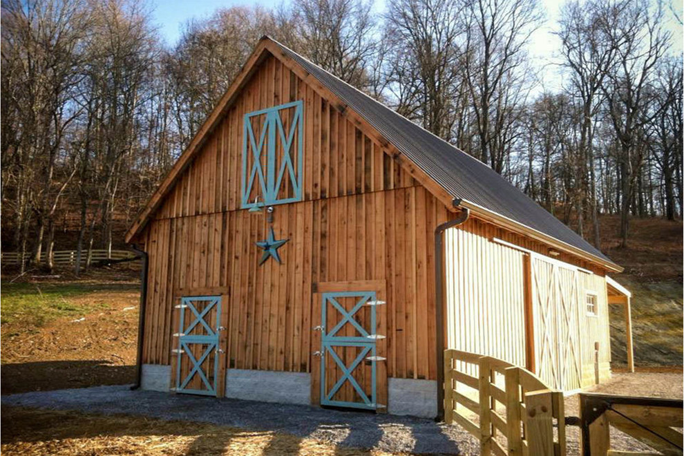 Photo of a large country detached barn in Nashville.