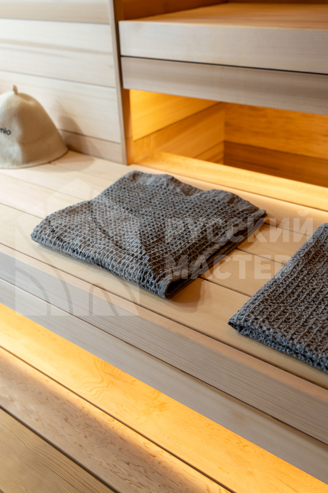 Сауна и бассейн из тигрового дерева и канадского кедра