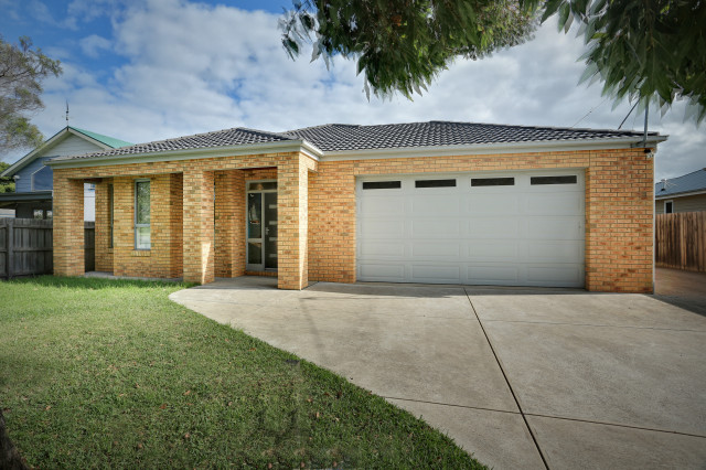 INDENTED HEAD Project modern-fasad