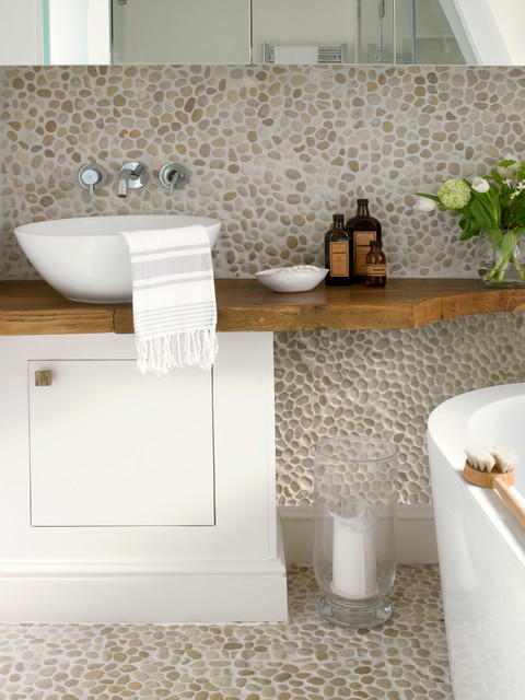 Organizzare il bagno: trucchi e design minimal contro il disordine