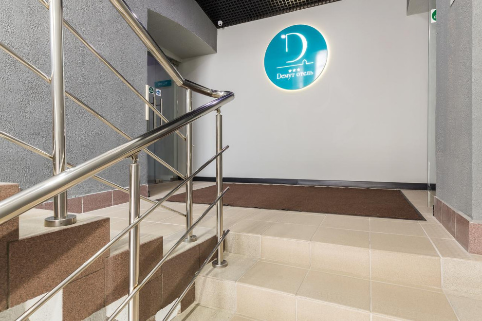 Отель "Демут"