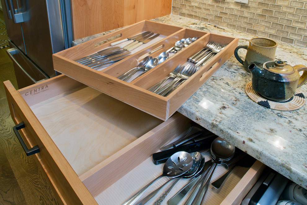 Inspiration for a mid-sized transitional u-shaped eat-in kitchen remodel with shaker cabinets, light wood cabinets, brown backsplash, stainless steel appliances and a peninsula