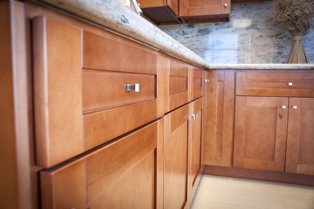 Cinnamon Shaker Kitchen Cabinets Home Design Traditional