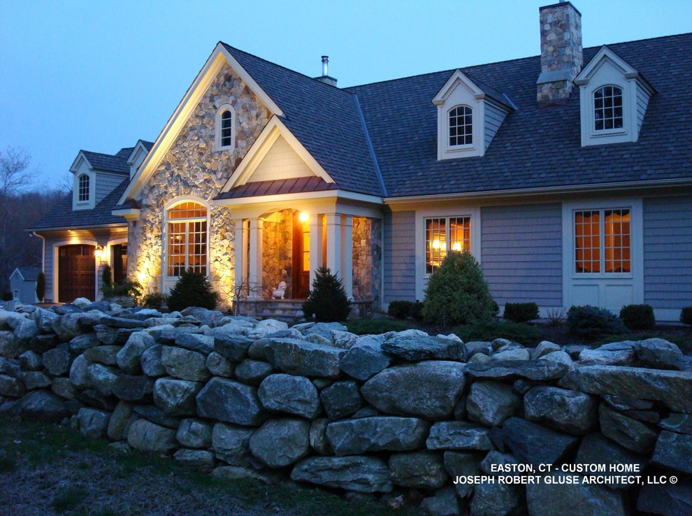 Inspiration for a traditional exterior in Bridgeport.