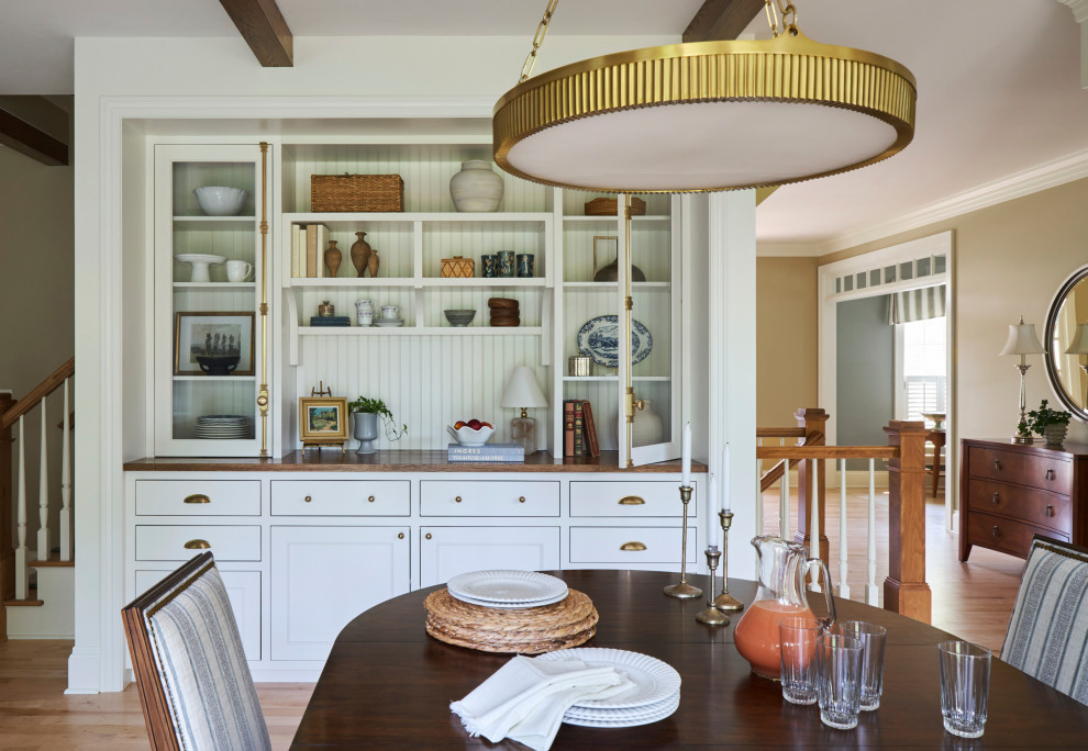 Dining room - traditional dining room idea in Milwaukee