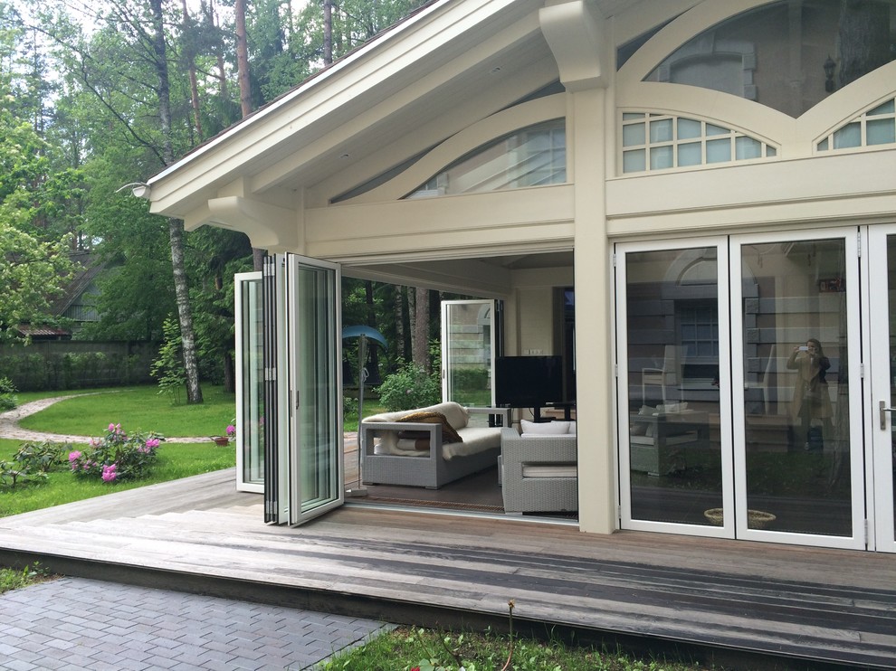 Складные двери в гостевом доме в Ленинградской области